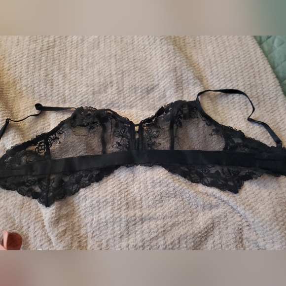 B.tempt'd wireless bra size large lace bralett - Picture 9 of 9